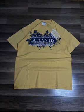 Atlantis Paradise Island Graphic Print Yellow Men's M Cotton Knit T-Shirt